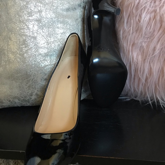 Beautiful Italian Made Pumps Size 7.5 - Picture 4 of 5